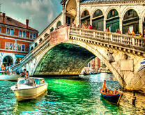 Мост Риальто через Гранд-канал в Венеции