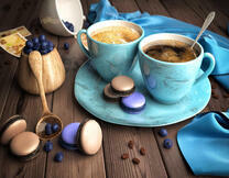 Кофе с голубикой и макарунами