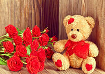 Букет роз и плюшевый мишка