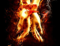 Огненное сплетение рук