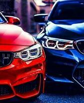 Красный и синий спорткар