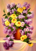 Желтые розы и сирень в вазе