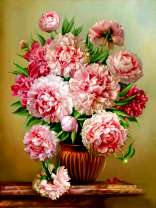 Пышные розы в красивой вазе