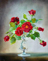 Букет багровых роз в хрустальной вазе