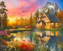 Деревянный домик у горы