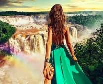 Девушка на фоне Ниагарского водопада