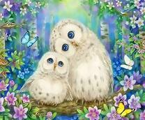 Полярная сова с совёнком в цветущем лесу