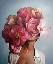 Девушка и большие розовые цветы