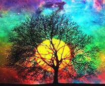 Дерево на фоне луны и радужного неба