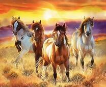 Четыре лошади на фоне утреннего солнца