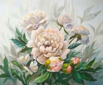 Белые бабочки на кустике белых пионов