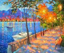 Лодки и огни вечерней набережной