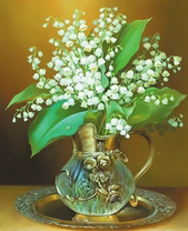 Букет ландышей в серебряной вазе