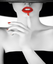 Загадочная дама с красной помадой