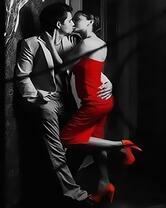 Нежный поцелуй на первом свидании