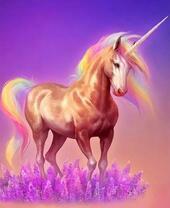 Большой и сильный единорог на поляне