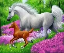 Белая лошадь с жеребёнком в цветущем лесу