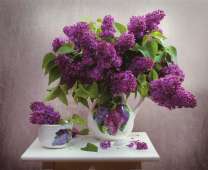 Сирень в кувшине и чашке