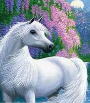 Белая лошадь под луной у цветущего дерева