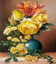 Очень красивая ваза с букетом роз и лилий