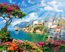 Лучи солнца над прибрежным городом