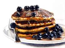 Аппетитные блинчики с черникой