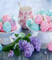 Сирень и воздушные сладости