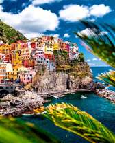 Живописный городок на скале