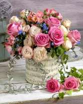 Букетик роз в ведёрке