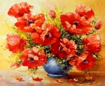 Синяя ваза с большим букетом маков