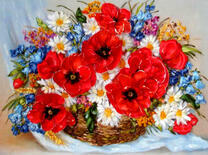 Плетёная корзинка с маками, ромашками и колокольчиками
