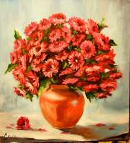 Ваза с букетом пушистых хризантем