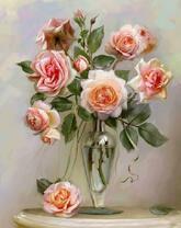 Нежный букет роз в изящной вазе