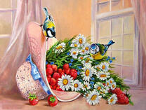 Синички на шляпке с ромашками и клубникой