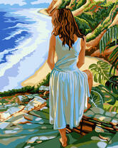 Девушка спускается к морю