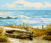 Старая лодка на морском берегу