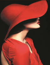 Девушка в красном платье и красной шляпе