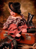 Картина по номерам Две картинки «Малыш на красном чемодане»