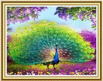 Павлин с пышным зелёным хвостом