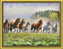 Табун лошадей в летнем тумане