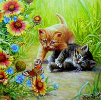 Котята в саду играют с бабочкой