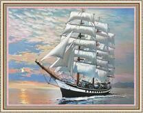 Чёрно-белый парусник выходит в море