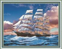 Корабль с белыми парусами на волнах