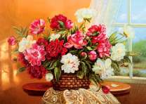 Букетик на столике в плетеной корзине