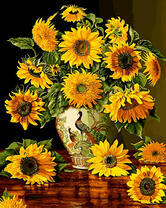 Амфора с букетом подсолнухов