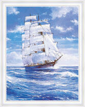 Большой корабль с делыми парусами на волнах