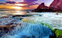 Фантастическая волна и горы