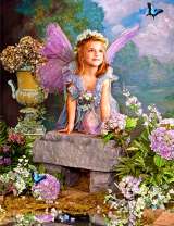 Милый ангелочек в весеннем саду