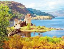 Замок на острове в озере