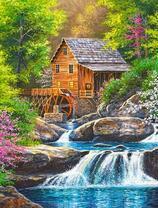 Деревянная водяная мельница в лесу